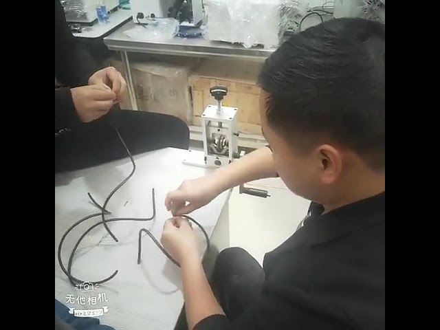 Máy Tuốt Dây Điện Thủ Công Chính Xác - Tiết Kiệm Thời Gian & Hiệu Quả Cao