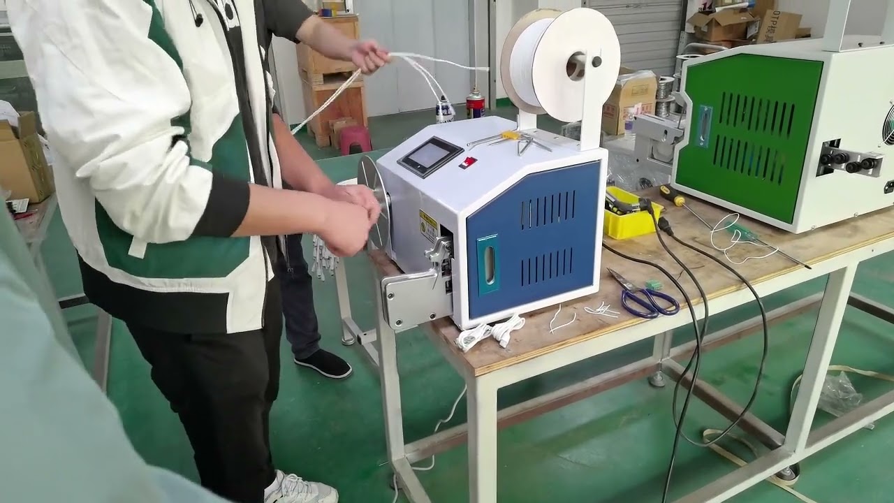 Mẹo nhỏ quấn và buộc dây cáp dữ liệu - Cảnh quay thực tế